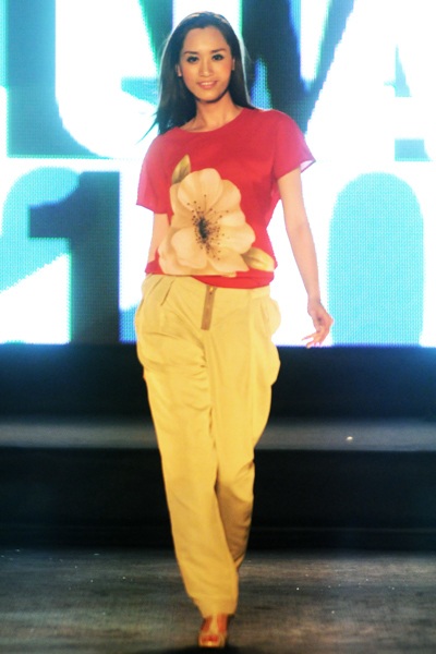 Sôi động ngày mở màn tuần lễ thời trang thu đông Việt Nam 2011 - 16