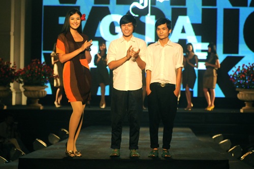 Sôi động ngày mở màn tuần lễ thời trang thu đông Việt Nam 2011 - 17