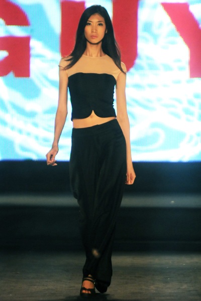 Sôi động ngày mở màn tuần lễ thời trang thu đông Việt Nam 2011 - 19