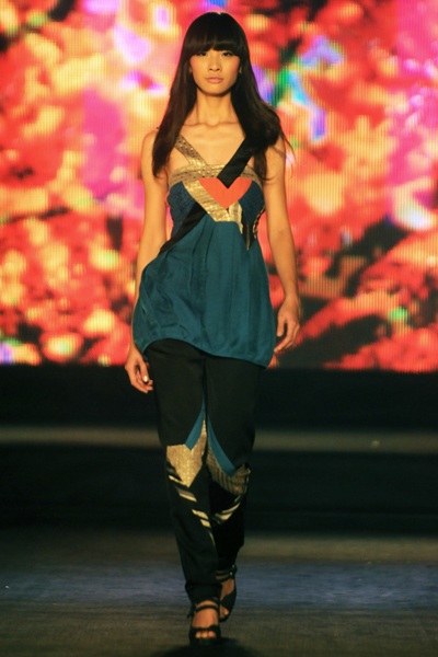 Sôi động ngày mở màn tuần lễ thời trang thu đông Việt Nam 2011 - 3