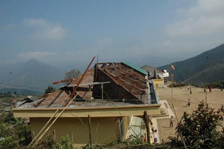 Dạy, học "liều" trong trường, lớp kiên cố hóa... dở chừng - 5