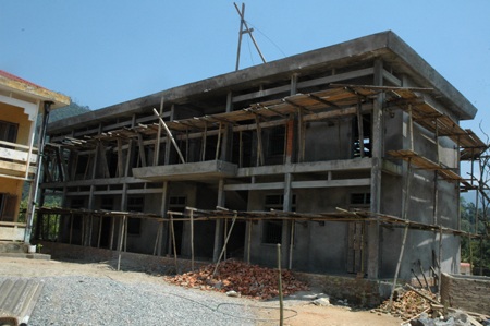 Dạy, học "liều" trong trường, lớp kiên cố hóa... dở chừng - 4