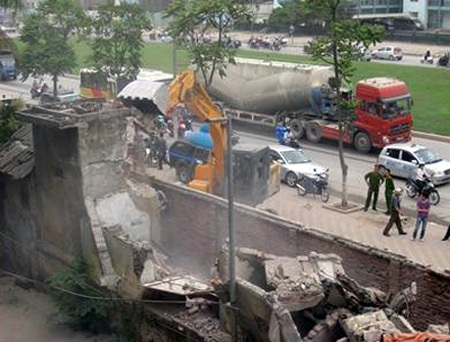 “Xử” nhà siêu mỏng, siêu méo, Hà Nội vẫn băn khoăn hợp khối - 1