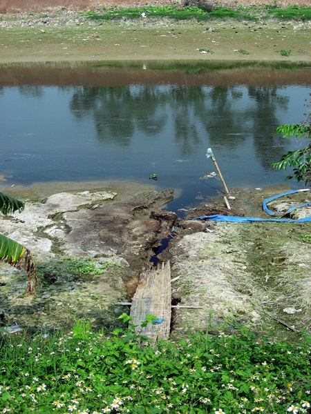 Cơ sở sản xuất giấy “đầu độc” sông Nhuệ bằng hóa chất - 1