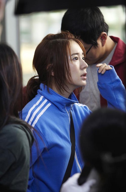 Những hình ảnh “nóng hổi” của Yoon Eun Hye trong phim mới - 1