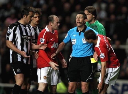 Ferguson: “Trọng tài đã sỉ nhục chúng tôi” - 1