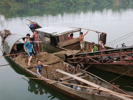 Quyết liệt ngăn chặn nạn khai thác cát ồ ạt trên sông Hương - 3