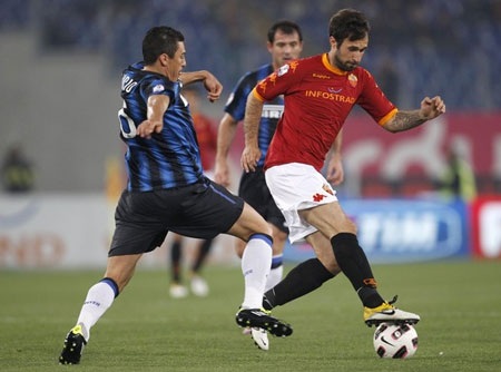 Inter đặt một chân vào chung kết Coppa Italia - 2