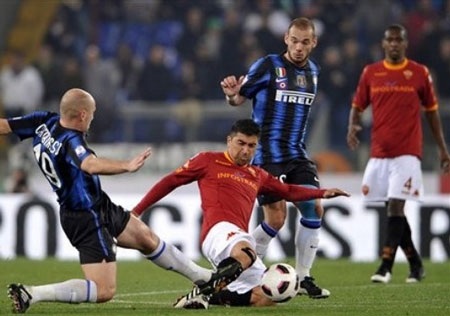 Inter đặt một chân vào chung kết Coppa Italia - 3