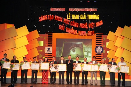 Trao giải thưởng sáng tạo khoa học công nghệ 2010  - 1
