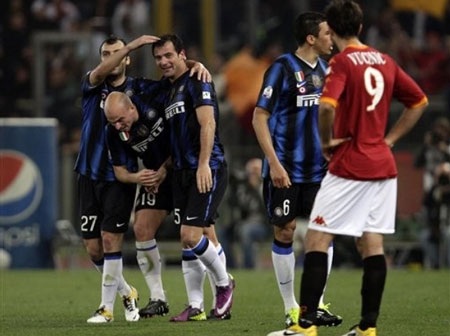 Inter đặt một chân vào chung kết Coppa Italia - 1