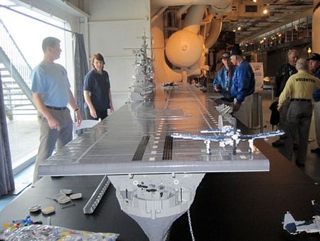 Ngắm tàu chiến khổng lồ bằng Lego - 3