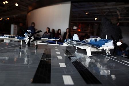 Ngắm tàu chiến khổng lồ bằng Lego - 15