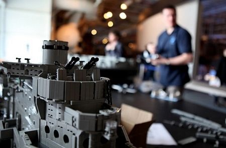 Ngắm tàu chiến khổng lồ bằng Lego - 16