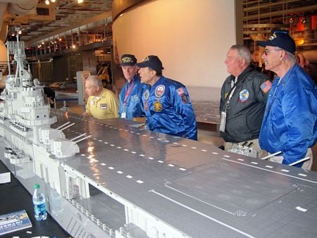 Ngắm tàu chiến khổng lồ bằng Lego - 5