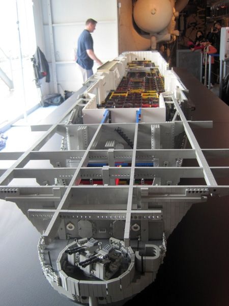 Ngắm tàu chiến khổng lồ bằng Lego - 7