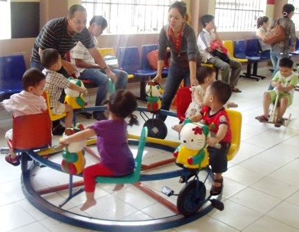 100% trẻ dưới 6 tuổi sẽ được cấp thẻ BHYT - 1