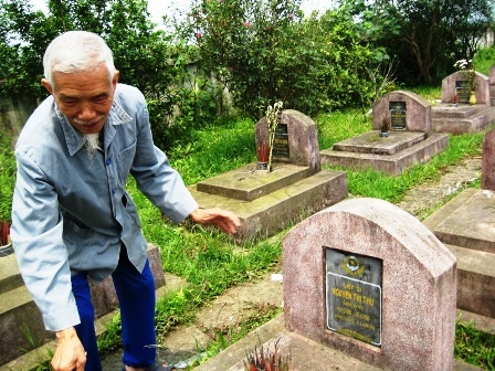 Người cựu binh 29 năm tận tụy với đồng đội - 1