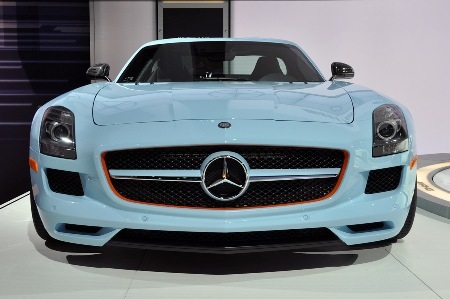 Siêu xe SLS AMG trong sắc màu mới - 4