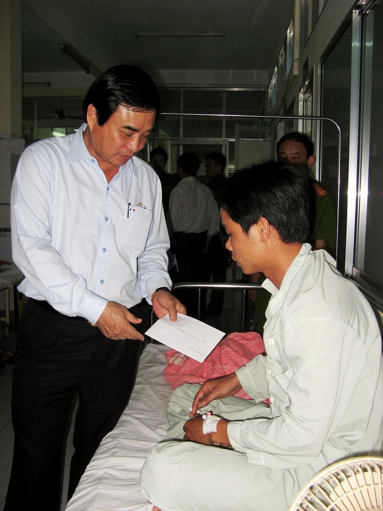 Bắt toàn bộ nhóm côn đồ tấn công 2 cảnh sát - 1