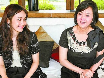 Mẹ của Hầu Bội Sâm khóc khi thừa nhận là “người thứ ba” - 1