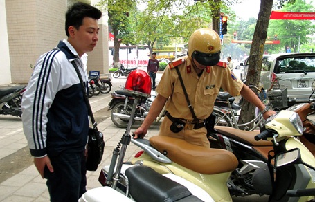 CSGT bí mật ghi hình học sinh đi xe máy đến trường - 4