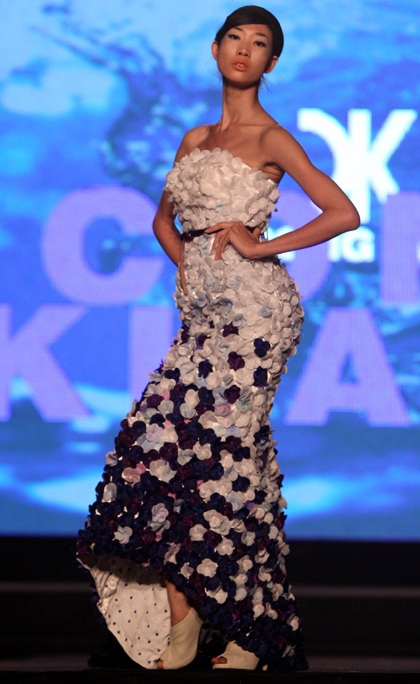 “Rừng hoa” trong BST của Công Khanh - 12