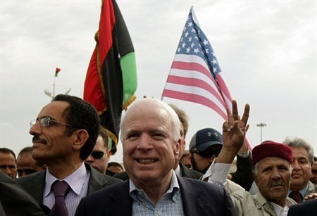 Thượng nghị sỹ Mỹ McCain thăm trụ sở của phe nổi dậy Libya - 1