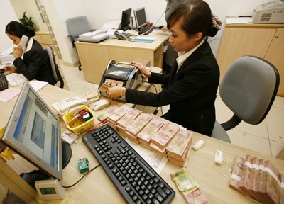 Lãi suất liên ngân hàng VND đồng loạt giảm - 1 Lãi suất liên ngân hàng VND đồng loạt giảm - 1