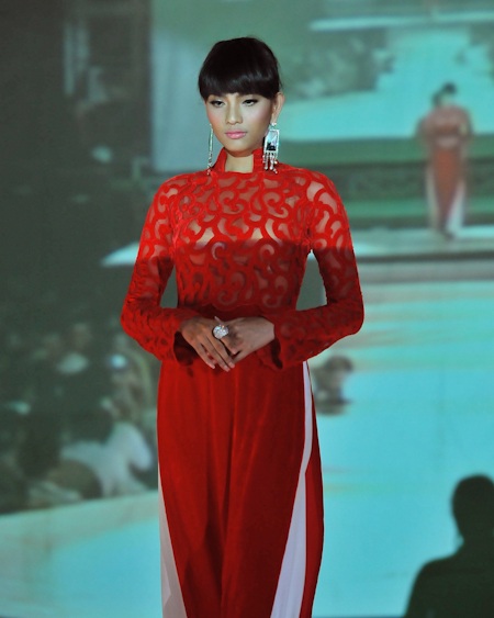 Ngắm Huỳnh Bích Phương tha thướt áo dài - 8