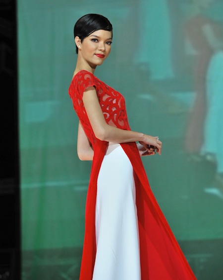 Ngắm Huỳnh Bích Phương tha thướt áo dài - 9