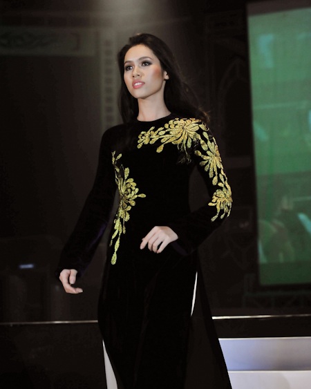 Ngắm Huỳnh Bích Phương tha thướt áo dài - 6