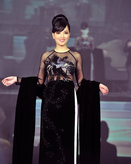 Ngắm Huỳnh Bích Phương tha thướt áo dài - 4