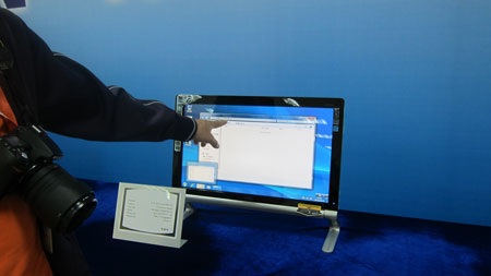 AOC chuẩn bị bán màn hình 3D vào Việt Nam - 7 AOC chuẩn bị bán màn hình 3D vào Việt Nam - 7