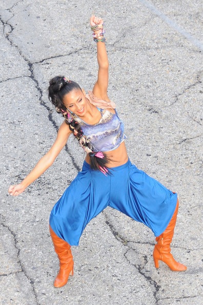 Nicole Scherzinger khoe eo thon trong buổi quay MV mới - 4