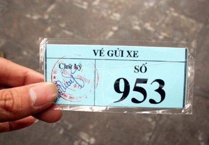 Quyết liệt dẹp nạn “phá giá” tại các điểm trông giữ xe - 2