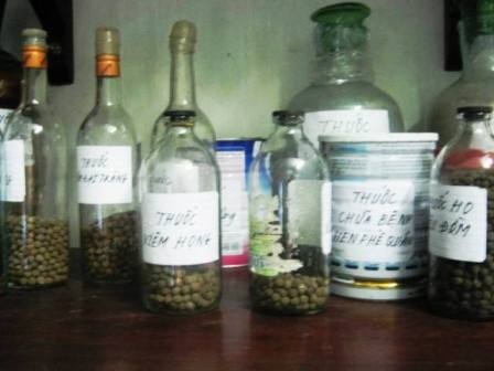 Về "làng Vũ Đại" gặp kỳ nhân không tay bốc thuốc, viết văn - 2