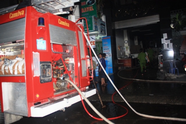 Cháy ở khách sạn, nhiều người hoảng loạn vì mắc kẹt - 1 Cháy ở khách sạn, nhiều người hoảng loạn vì mắc kẹt - 1