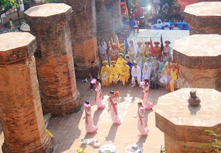 Tưng bừng khai hội Tháp Bà Ponagar  - 2