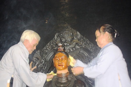 Độc đáo lễ thay xiêm y Mẫu tại Tháp Bà Ponagar - 6 Độc đáo lễ thay xiêm y Mẫu tại Tháp Bà Ponagar - 6