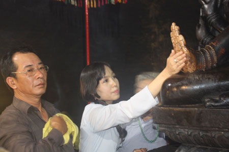 Độc đáo lễ thay xiêm y Mẫu tại Tháp Bà Ponagar - 7 Độc đáo lễ thay xiêm y Mẫu tại Tháp Bà Ponagar - 7
