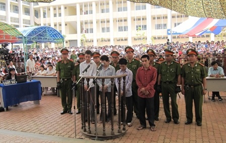 Băng nhóm chuyên rạch đùi nữ sinh lãnh án - 3