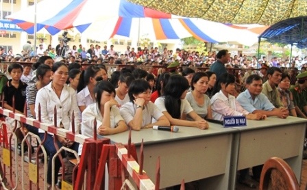 Băng nhóm chuyên rạch đùi nữ sinh lãnh án - 2