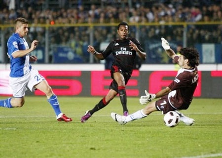 Thắng 4 trận liên tiếp, AC Milan tiến sát scudetto - 3 Thắng 4 trận liên tiếp, AC Milan tiến sát scudetto - 3