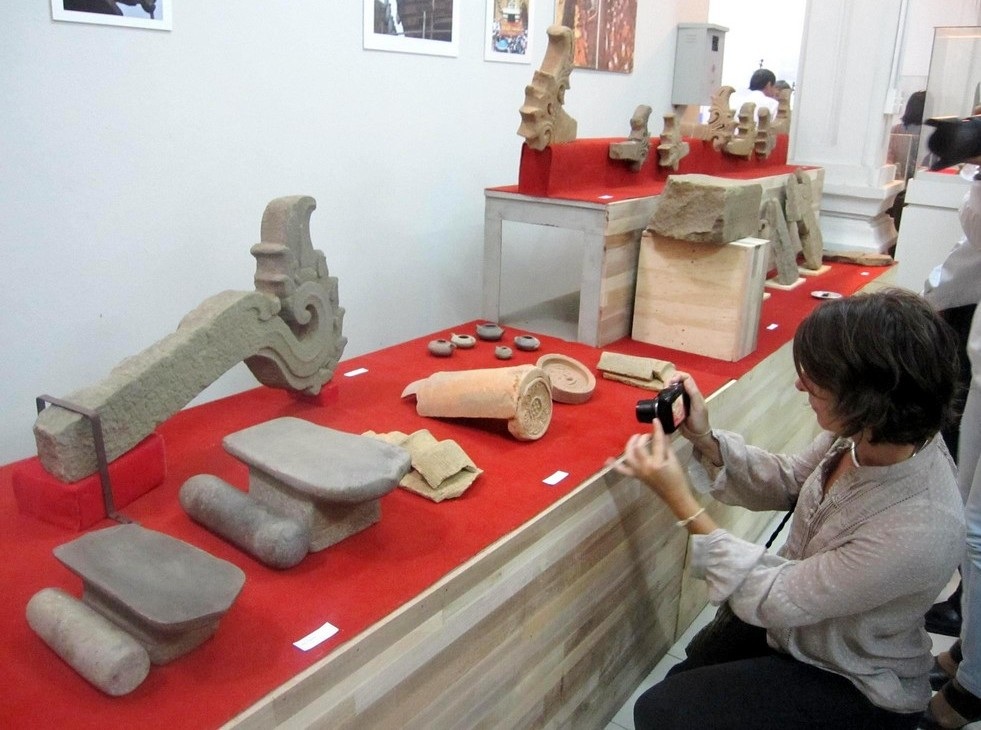 Chiêm ngưỡng bộ sưu tập hàng trăm cổ vật quý - 2