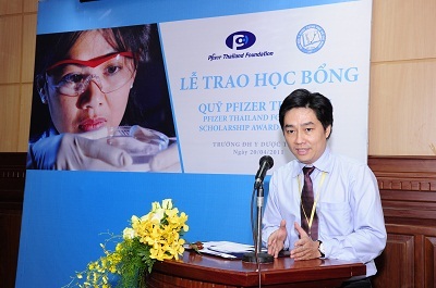 Quỹ Pfizer Thái Lan trao học bổng cho sinh viên y khoa - 2 Quỹ Pfizer Thái Lan trao học bổng cho sinh viên y khoa - 2