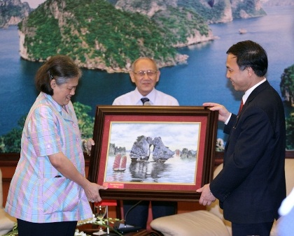 Phái đoàn công chúa Hoàng gia Thái Lan thăm Vịnh Hạ Long - 1 Phái đoàn công chúa Hoàng gia Thái Lan thăm Vịnh Hạ Long - 1
