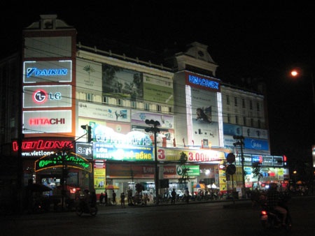 “Tiết kiệm” điện: Bật cả ngày lẫn đêm! - 3