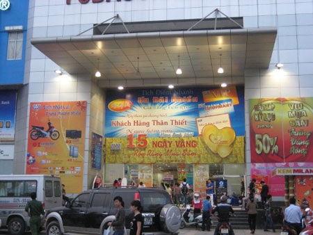 “Tiết kiệm” điện: Bật cả ngày lẫn đêm! - 7