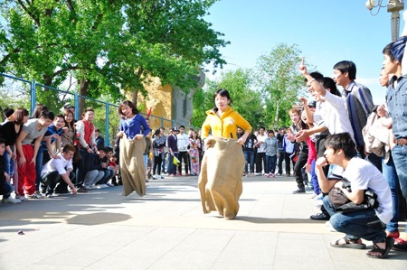 Lưu học sinh VN dự Ngày hội văn hóa Việt Nam tại Bắc Kinh - 1 Lưu học sinh VN dự Ngày hội văn hóa Việt Nam tại Bắc Kinh - 1